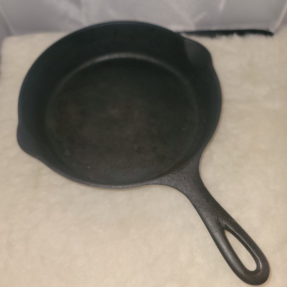 VINTAGE Griswold Cast Iron Skillet Small Logo Erie PA Size 6 Number 699